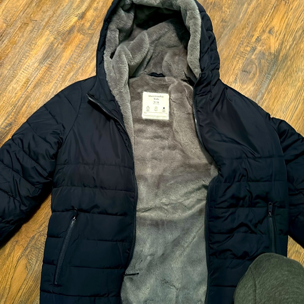 Youth Boy✨Abercrombie Winter Jacket✨ navy blue & gray faux fur lined! Super warm